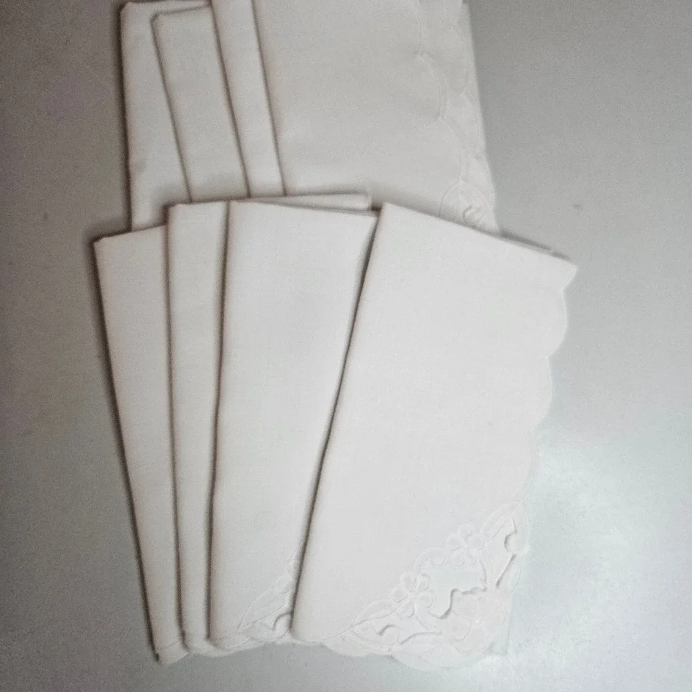 Vintage White Linen Napkins Set of 8 Floral Embroidery Scalloped Edge 16.5 inch